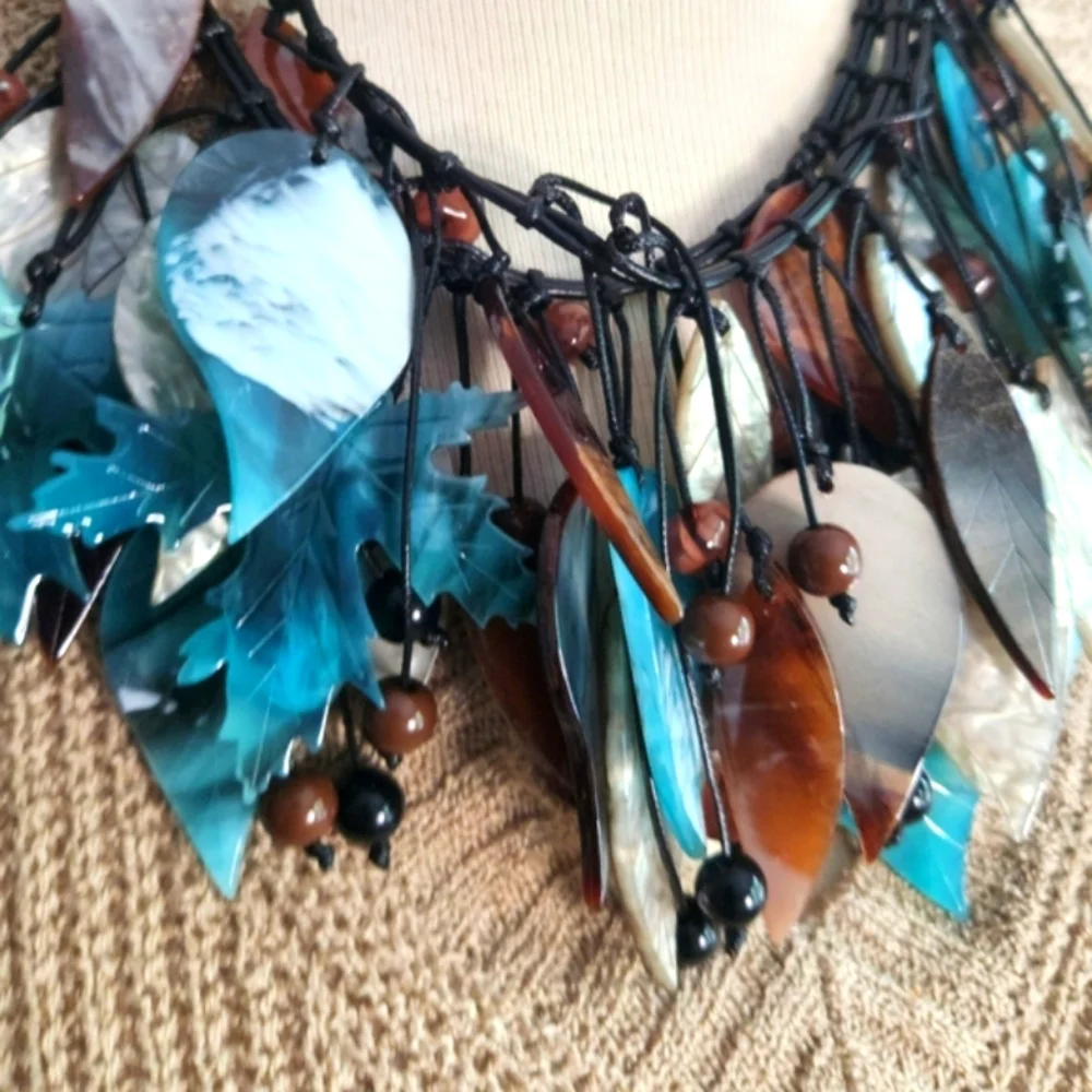 💙Shades of Blue Leaf drop Statement Necklace💙 Metal Free Design - Picture 4 of 15